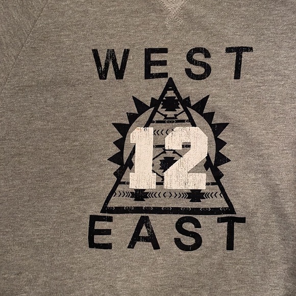 101 Ocean Parkway Women’s 3/4 length sleeve crop top. Size medium. - Picture 3 of 12